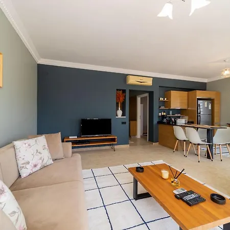 Amazing Flat Within Walking Distance To Private Beach With Shared Pool And Sea & Pool View In Aksu Antalya Apartment