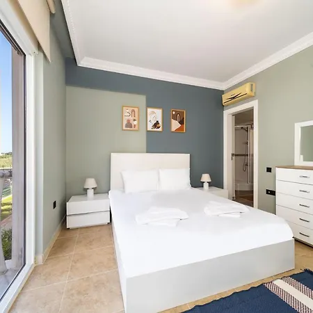 Amazing Flat Within Walking Distance To Private Beach With Shared Pool And Sea & Pool View In Aksu Antalya